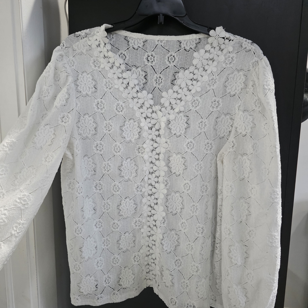 Chic White Floral Lace Blouse